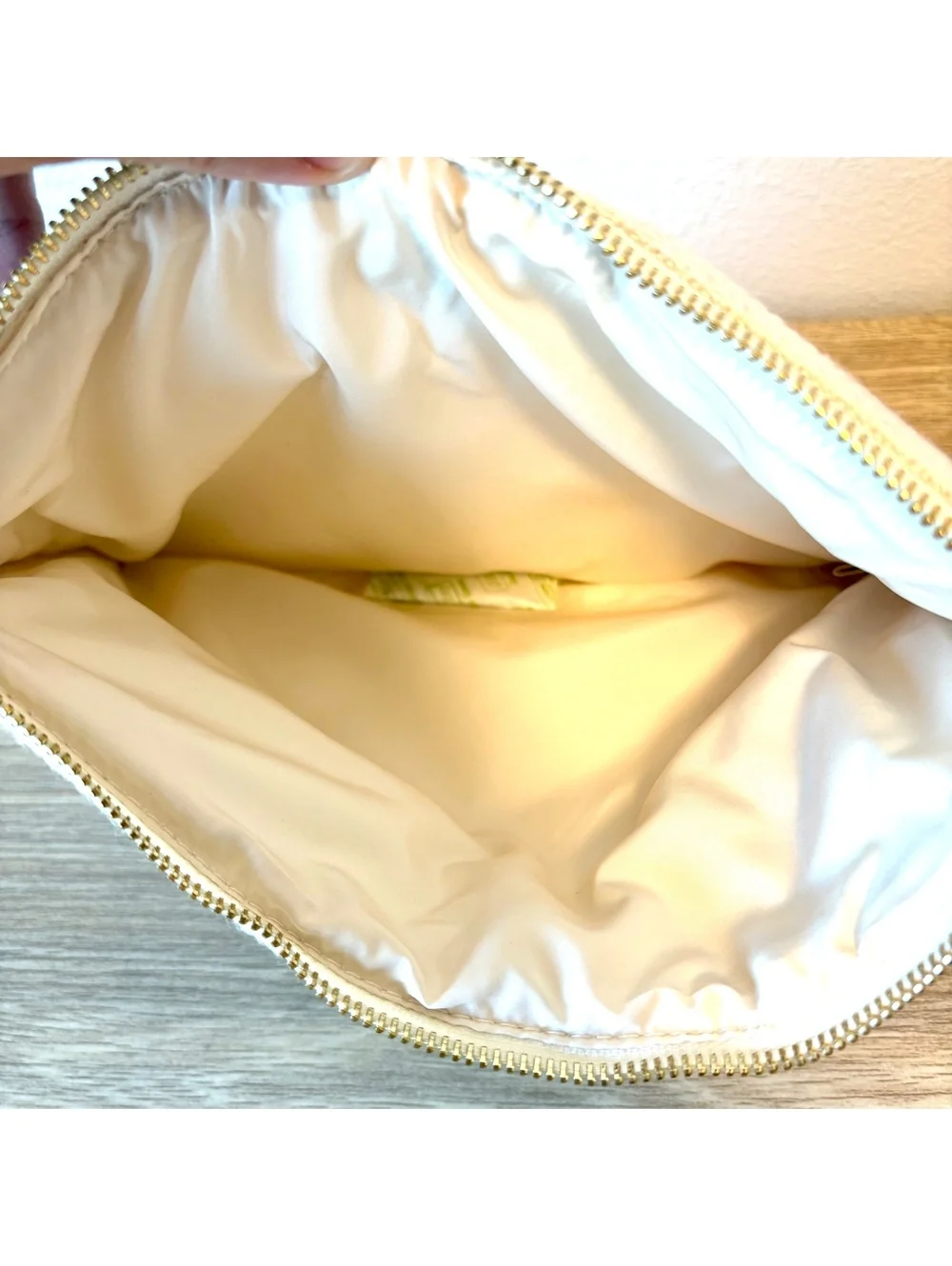 Guerlain Makeup Pouch, White Bag, Woven Style, Paris Bee Emblem Cosmetics